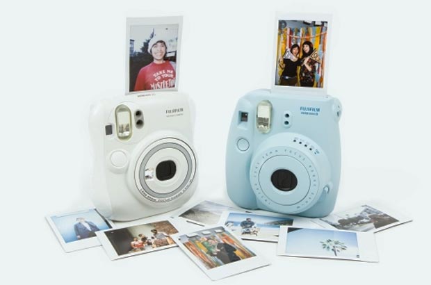 Fujifilm_Instax_MINI_25_Instant_Film_Camera_CubeMe1